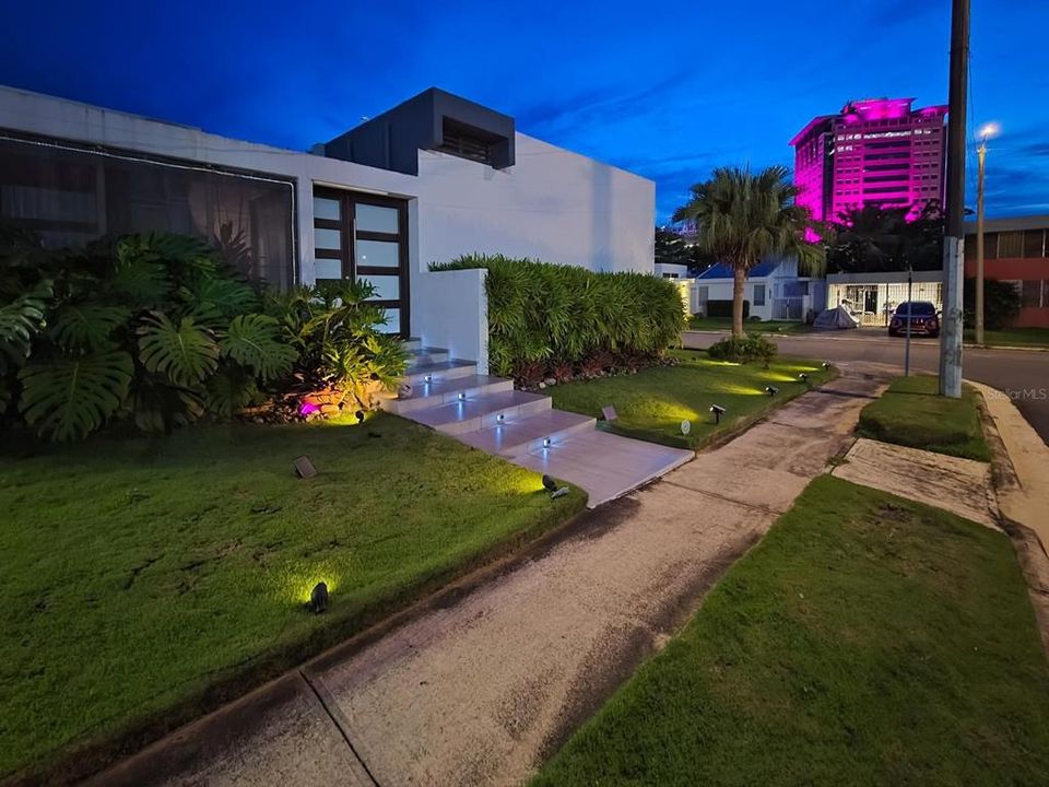 Под контрактом: $895,000 (3 спален, 3 ванн, 2265 Квадратных фут)