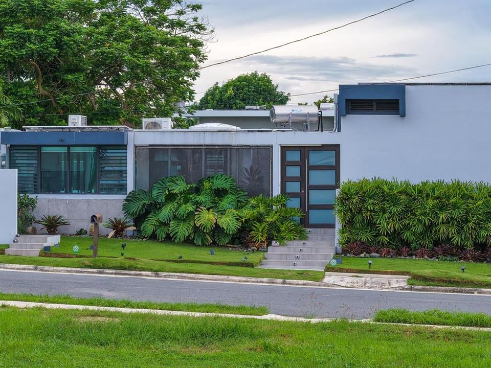 Под контрактом: $895,000 (3 спален, 3 ванн, 2265 Квадратных фут)