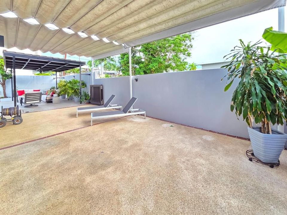 Под контрактом: $895,000 (3 спален, 3 ванн, 2265 Квадратных фут)