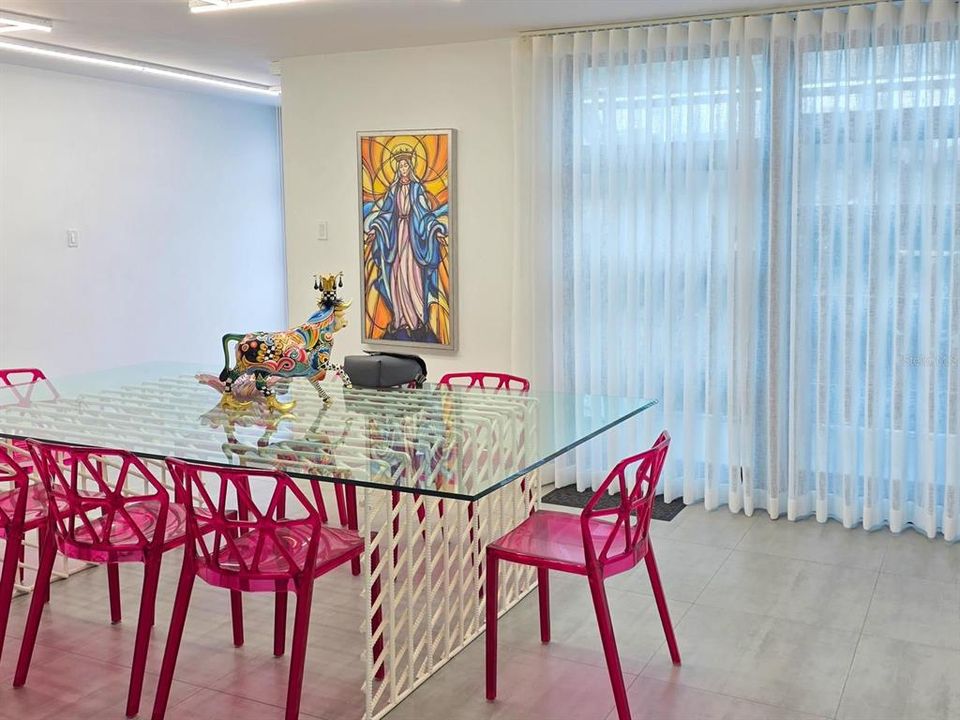 Под контрактом: $895,000 (3 спален, 3 ванн, 2265 Квадратных фут)