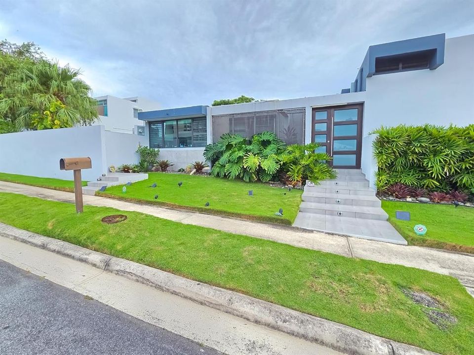 Под контрактом: $895,000 (3 спален, 3 ванн, 2265 Квадратных фут)