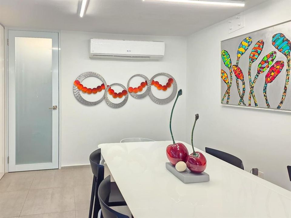 Под контрактом: $895,000 (3 спален, 3 ванн, 2265 Квадратных фут)