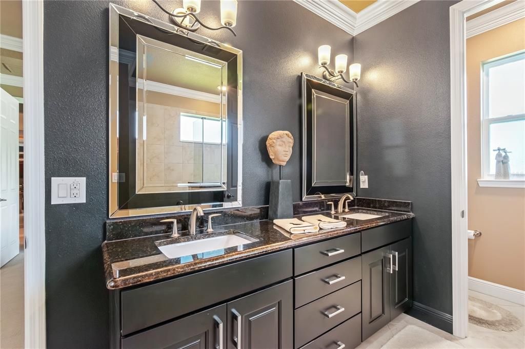 For Sale: $459,000 (2 beds, 2 baths, 2080 Square Feet)