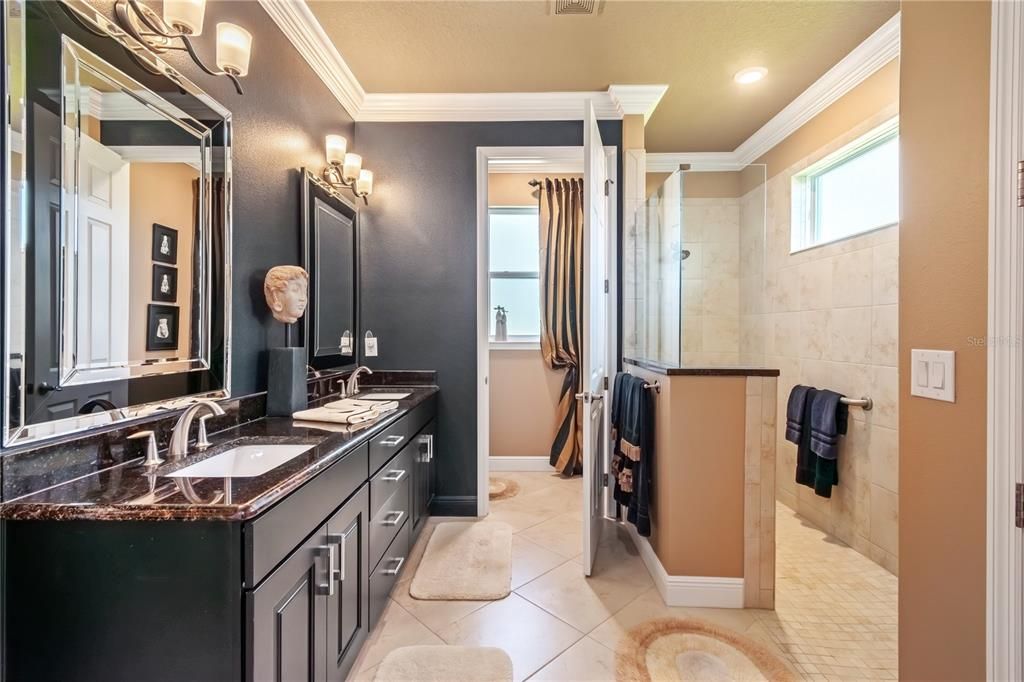 For Sale: $459,000 (2 beds, 2 baths, 2080 Square Feet)