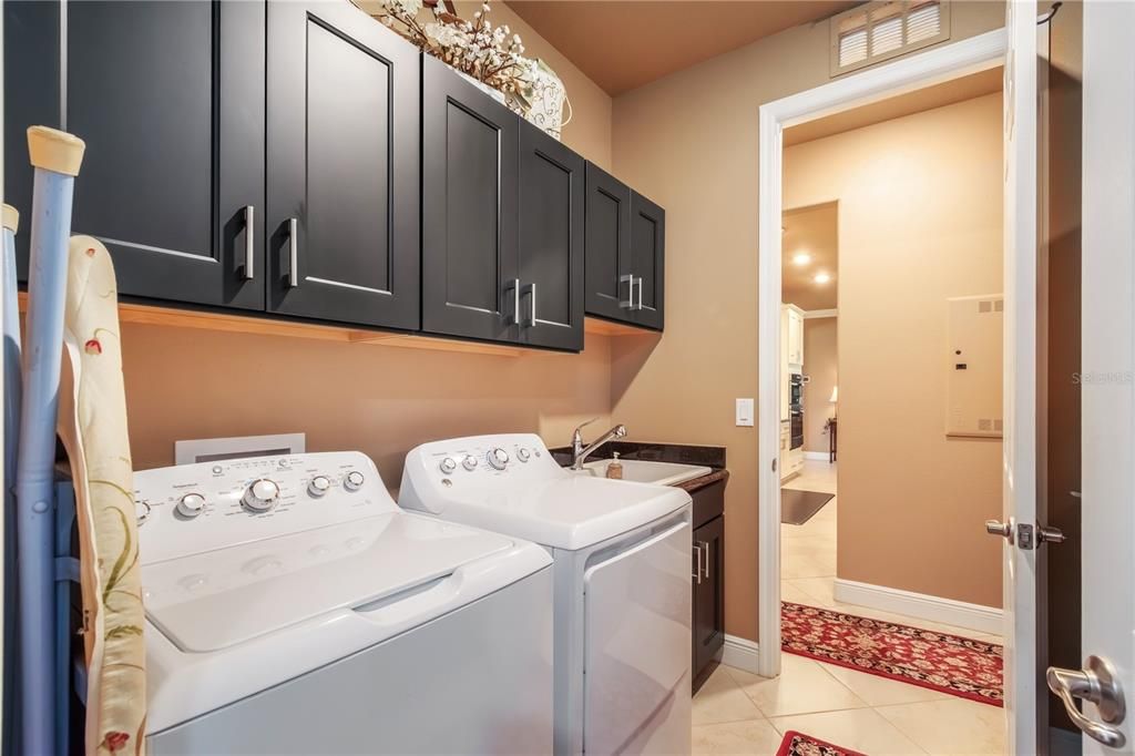 For Sale: $459,000 (2 beds, 2 baths, 2080 Square Feet)