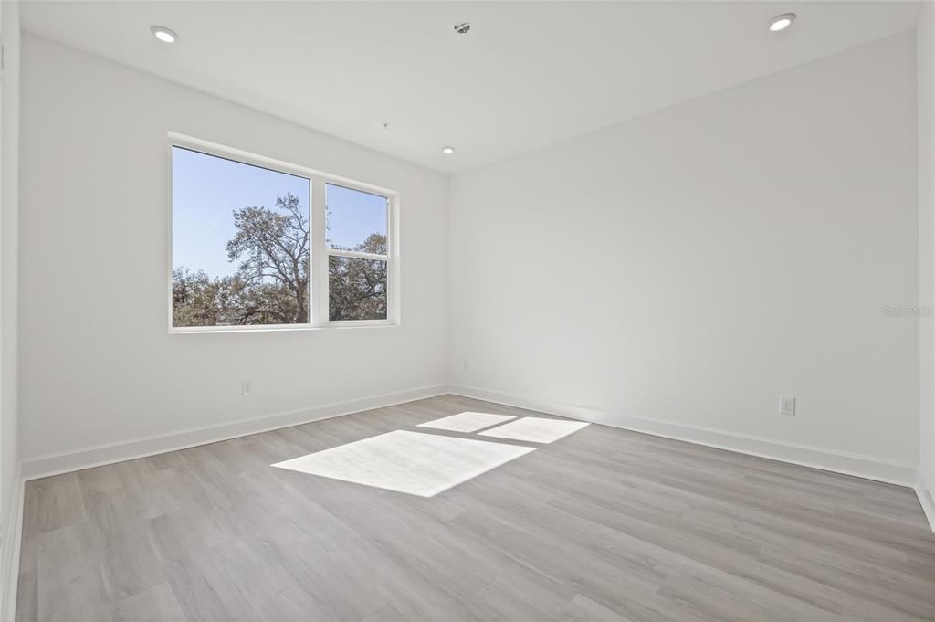 For Sale: $824,900 (3 beds, 3 baths, 2077 Square Feet)