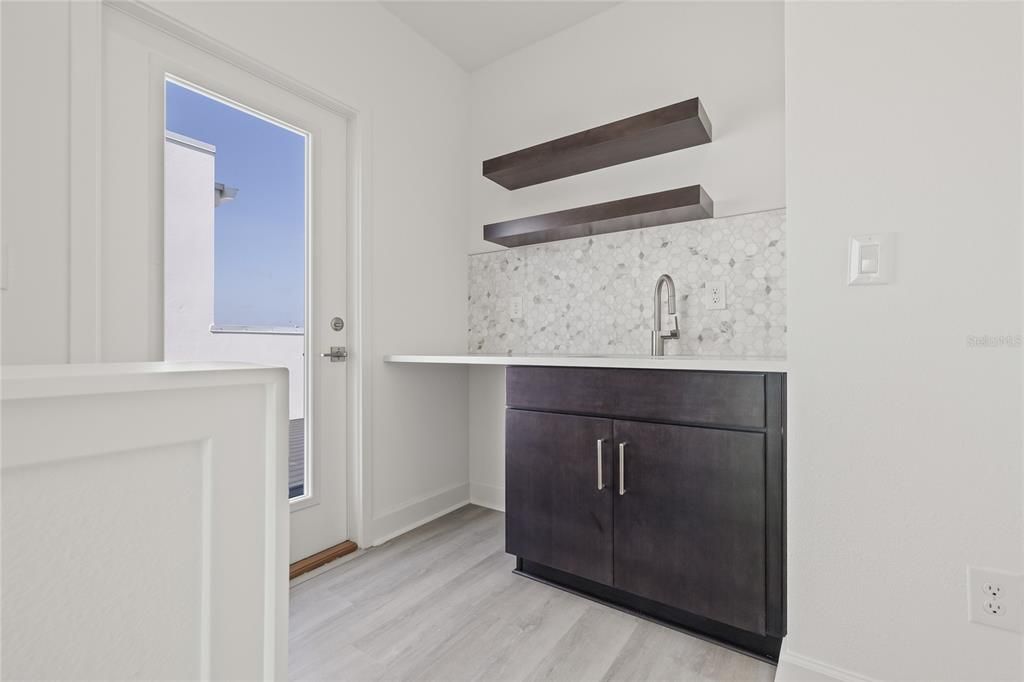 For Sale: $824,900 (3 beds, 3 baths, 2077 Square Feet)