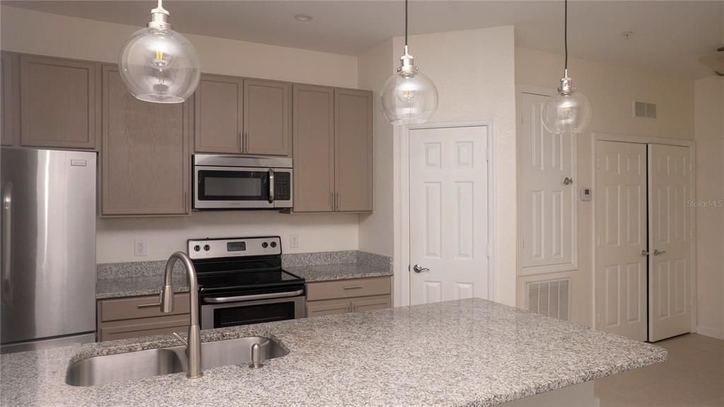 For Sale: $250,000 (3 beds, 2 baths, 1247 Square Feet)