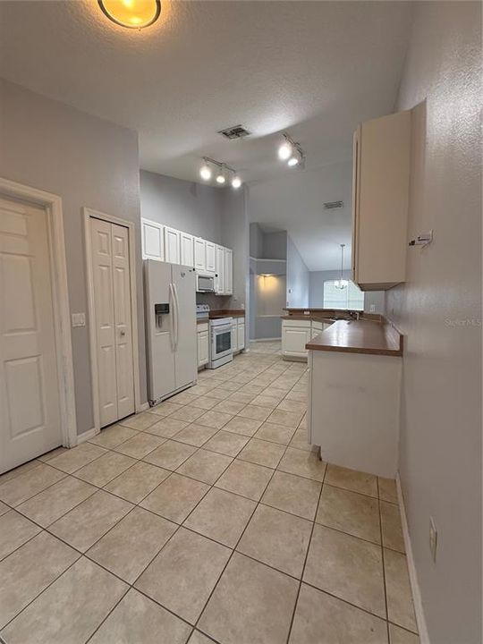 For Rent: $2,250 (4 beds, 2 baths, 1776 Square Feet)