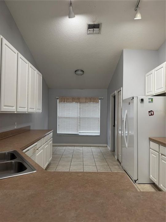 For Rent: $2,250 (4 beds, 2 baths, 1776 Square Feet)