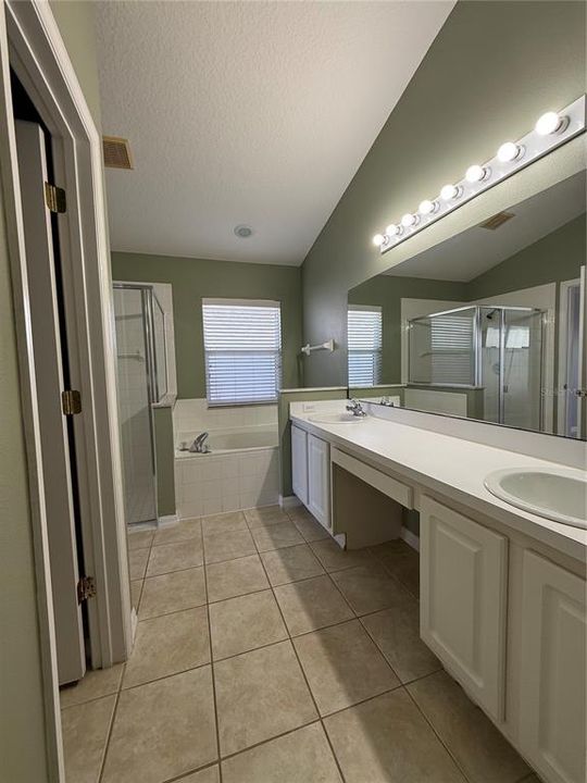 For Rent: $2,250 (4 beds, 2 baths, 1776 Square Feet)