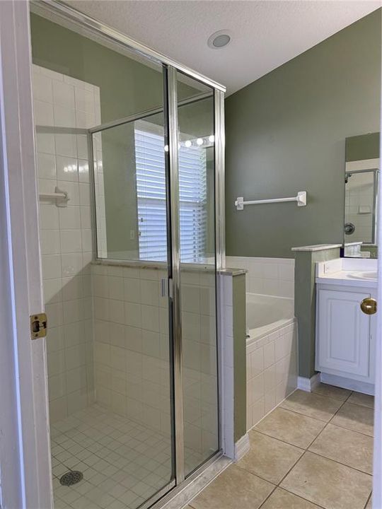 For Rent: $2,250 (4 beds, 2 baths, 1776 Square Feet)