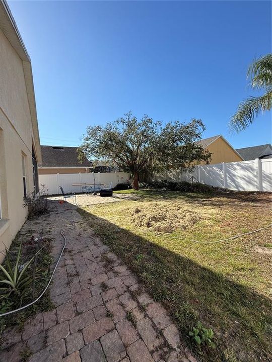 For Rent: $2,250 (4 beds, 2 baths, 1776 Square Feet)