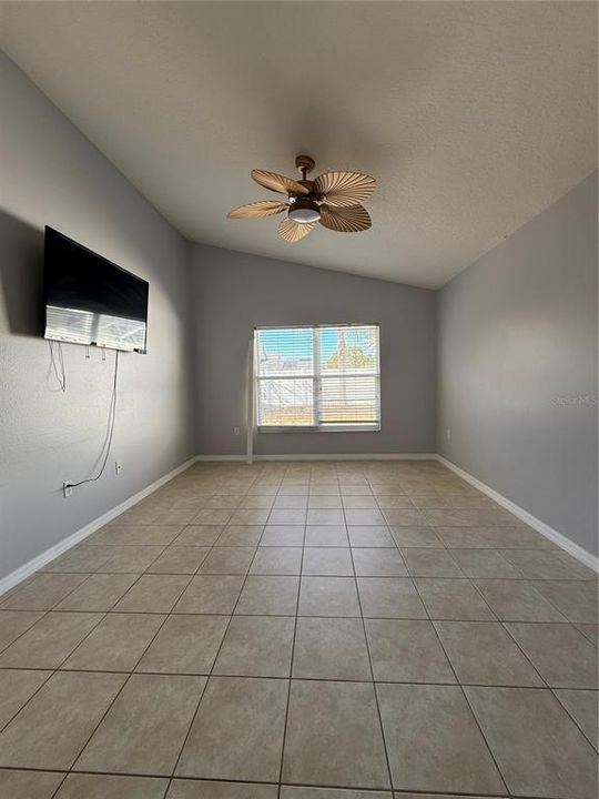 For Rent: $2,250 (4 beds, 2 baths, 1776 Square Feet)