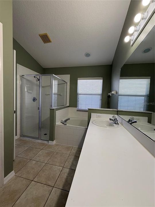 For Rent: $2,250 (4 beds, 2 baths, 1776 Square Feet)