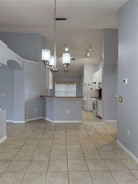 For Rent: $2,250 (4 beds, 2 baths, 1776 Square Feet)