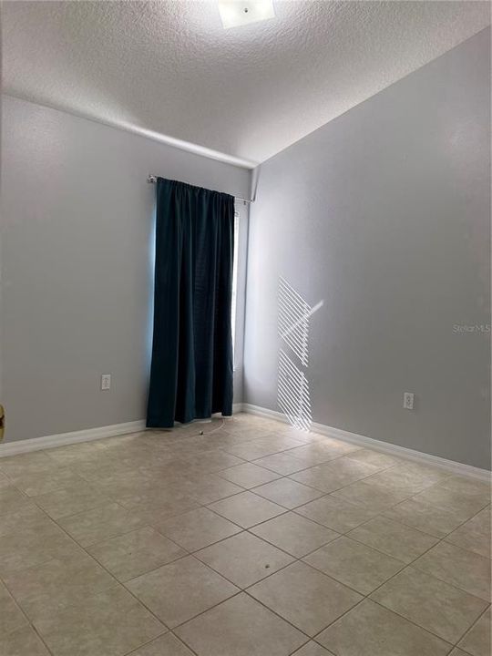 For Rent: $2,250 (4 beds, 2 baths, 1776 Square Feet)