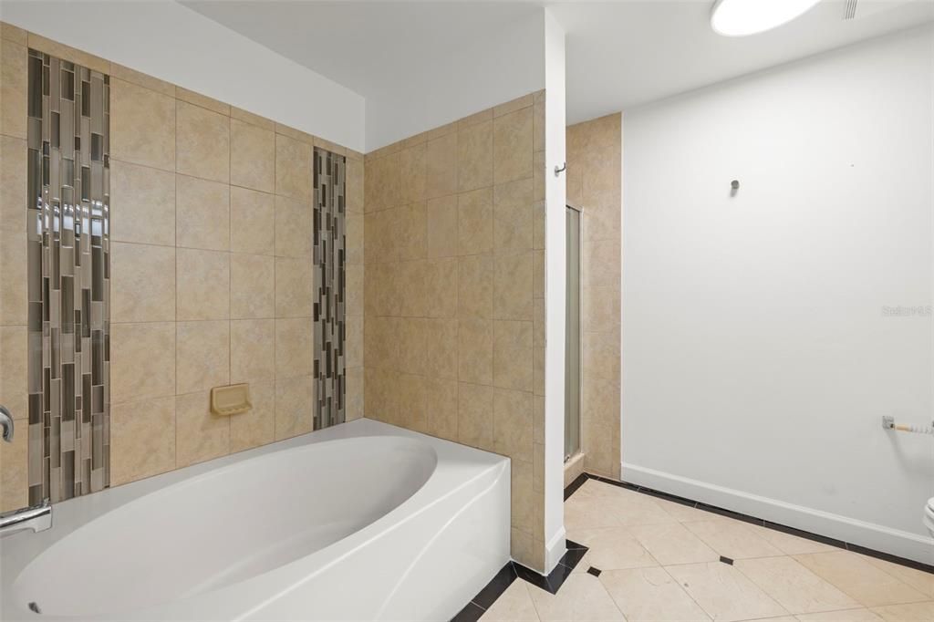 For Rent: $2,950 (2 beds, 1 baths, 1022 Square Feet)