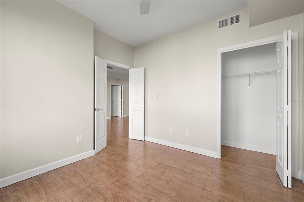 For Rent: $2,950 (2 beds, 1 baths, 1022 Square Feet)