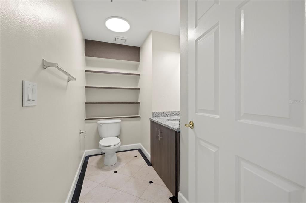 For Rent: $2,950 (2 beds, 1 baths, 1022 Square Feet)