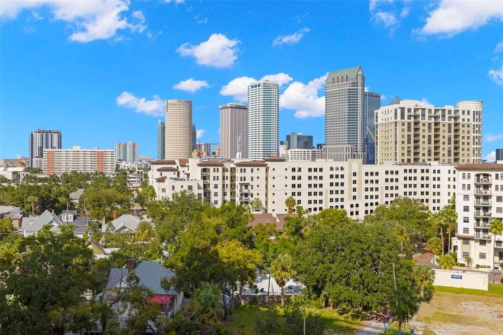 For Rent: $2,950 (2 beds, 1 baths, 1022 Square Feet)