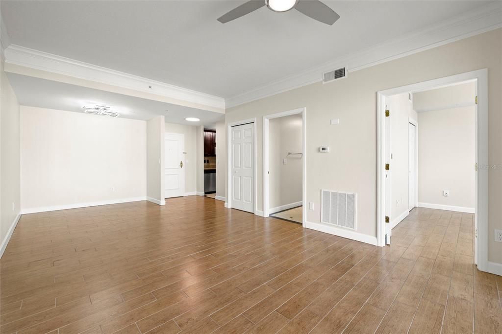 For Rent: $2,950 (2 beds, 1 baths, 1022 Square Feet)