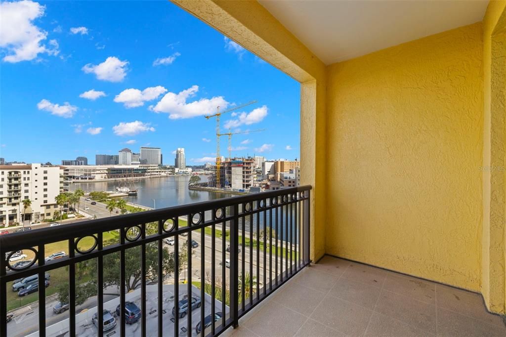 For Rent: $2,950 (2 beds, 1 baths, 1022 Square Feet)