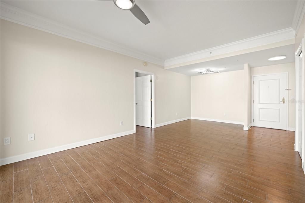 For Rent: $2,950 (2 beds, 1 baths, 1022 Square Feet)