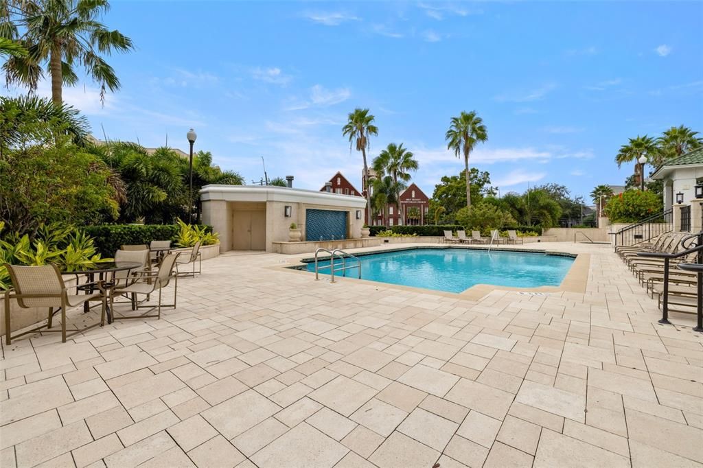 For Rent: $2,950 (2 beds, 1 baths, 1022 Square Feet)