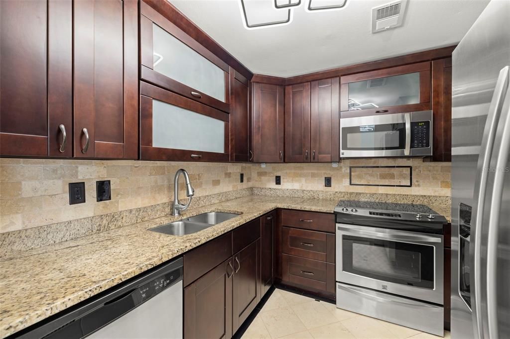 For Rent: $2,950 (2 beds, 1 baths, 1022 Square Feet)