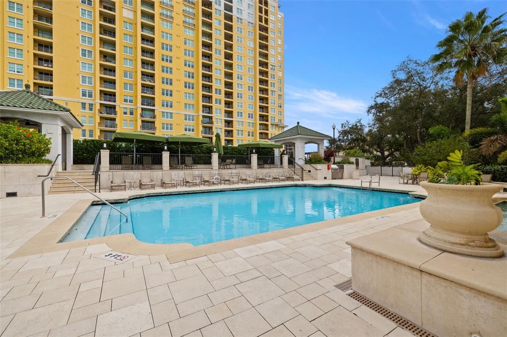 For Rent: $2,950 (2 beds, 1 baths, 1022 Square Feet)