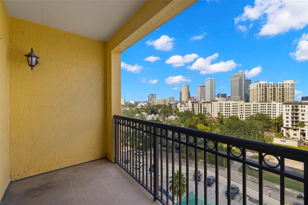 For Rent: $2,950 (2 beds, 1 baths, 1022 Square Feet)