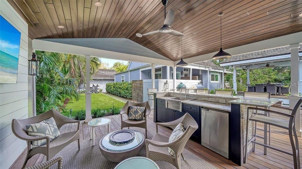 For Sale: $3,975,000 (4 beds, 3 baths, 3821 Square Feet)