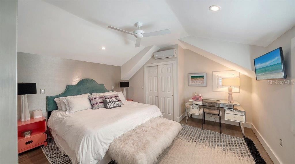 For Sale: $3,975,000 (4 beds, 3 baths, 3821 Square Feet)