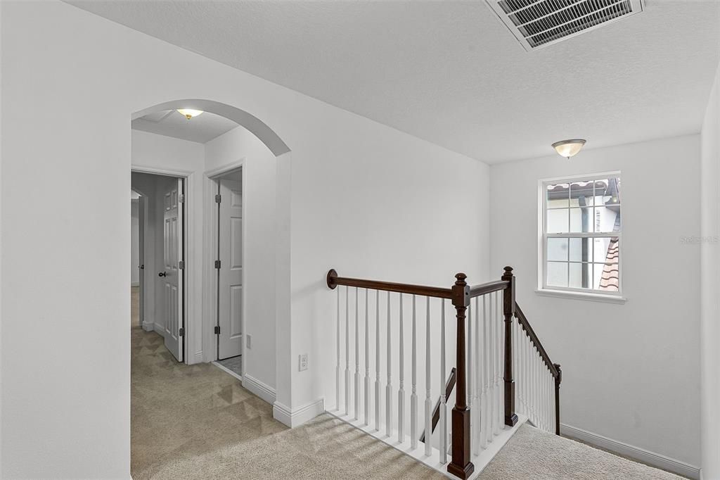 出租: $4,700 (4 贝兹, 3 浴室, 3407 平方英尺)