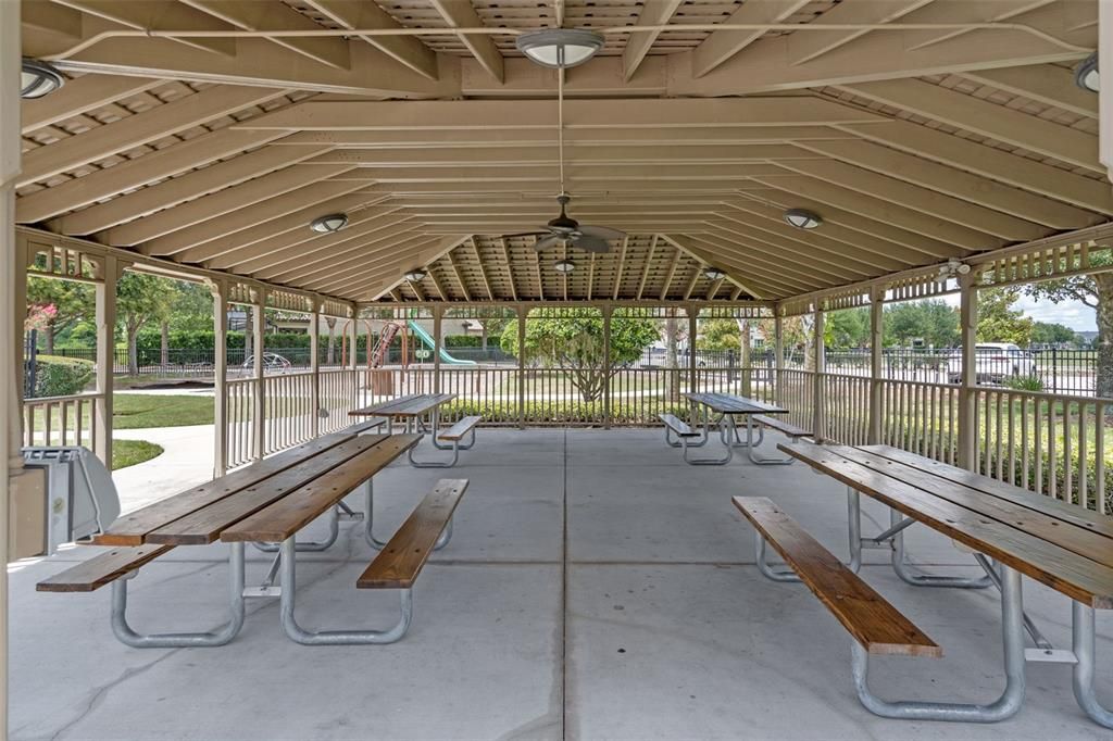 出租: $4,700 (4 贝兹, 3 浴室, 3407 平方英尺)