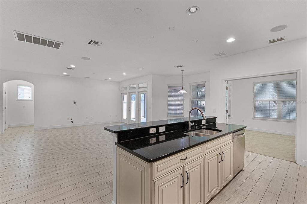 出租: $4,700 (4 贝兹, 3 浴室, 3407 平方英尺)