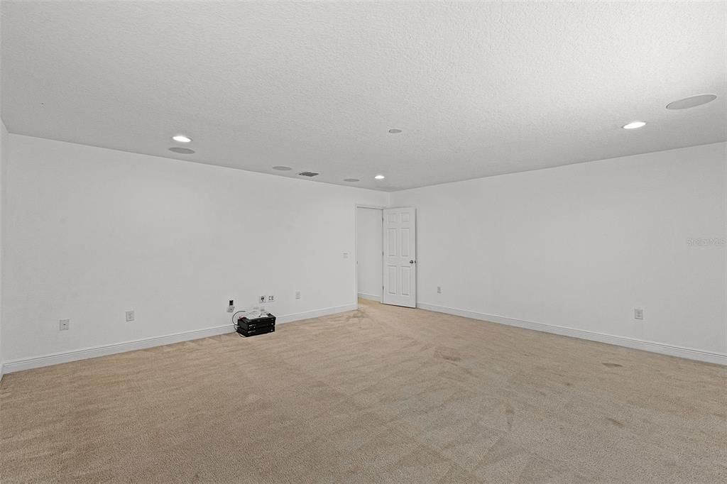 出租: $4,700 (4 贝兹, 3 浴室, 3407 平方英尺)