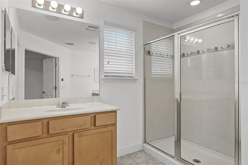 出租: $4,700 (4 贝兹, 3 浴室, 3407 平方英尺)