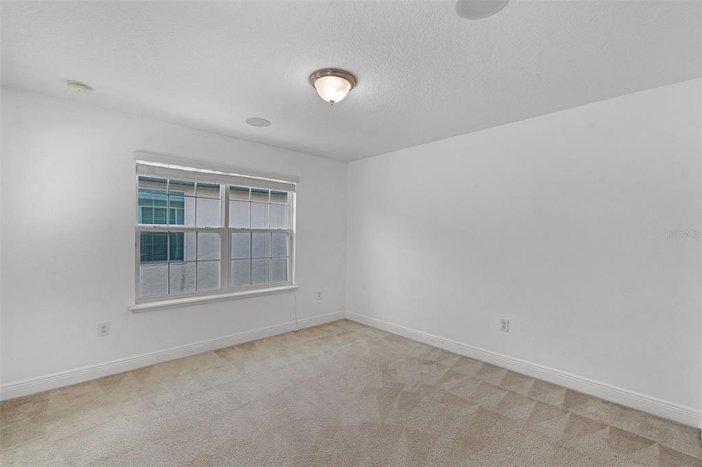 出租: $4,700 (4 贝兹, 3 浴室, 3407 平方英尺)