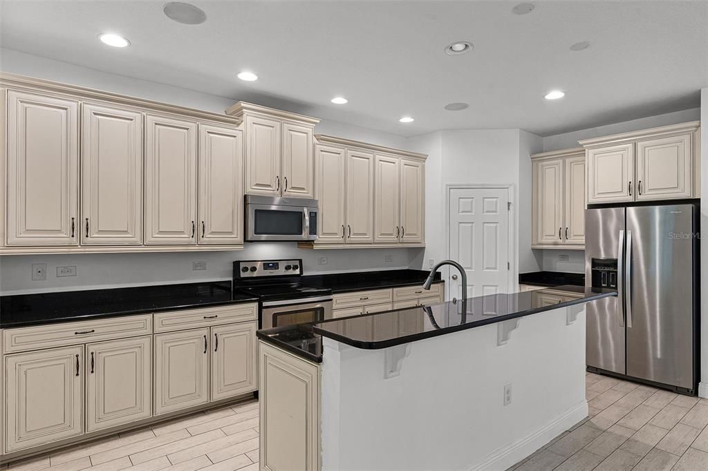 出租: $4,700 (4 贝兹, 3 浴室, 3407 平方英尺)