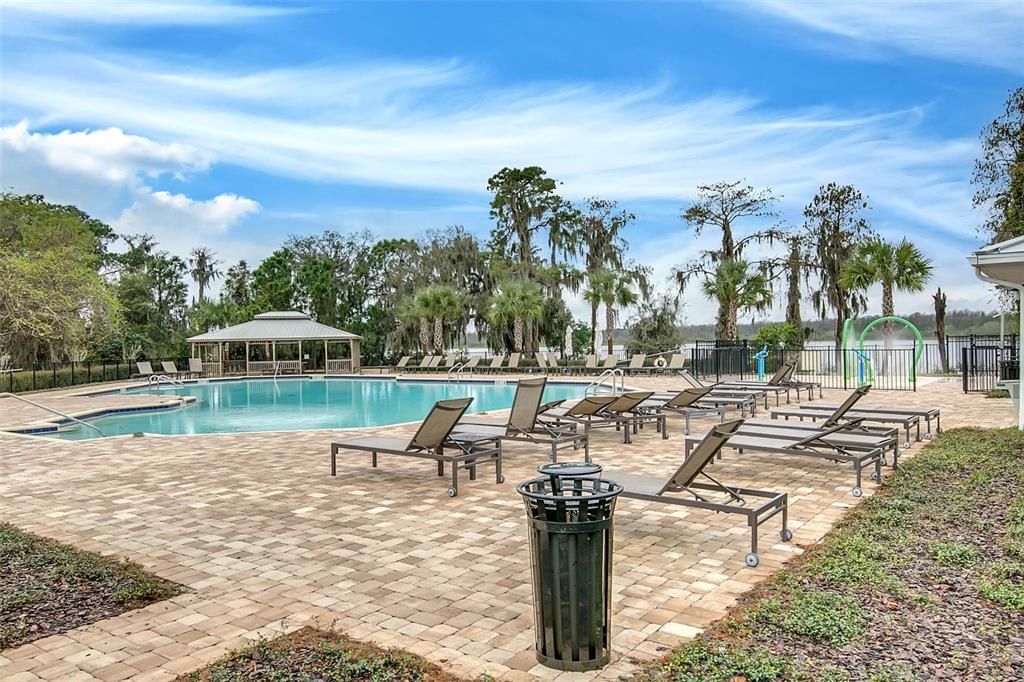 出租: $4,700 (4 贝兹, 3 浴室, 3407 平方英尺)