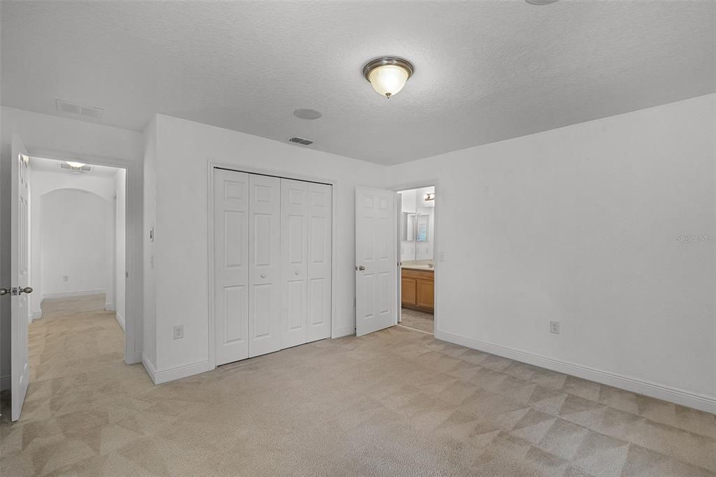 出租: $4,700 (4 贝兹, 3 浴室, 3407 平方英尺)