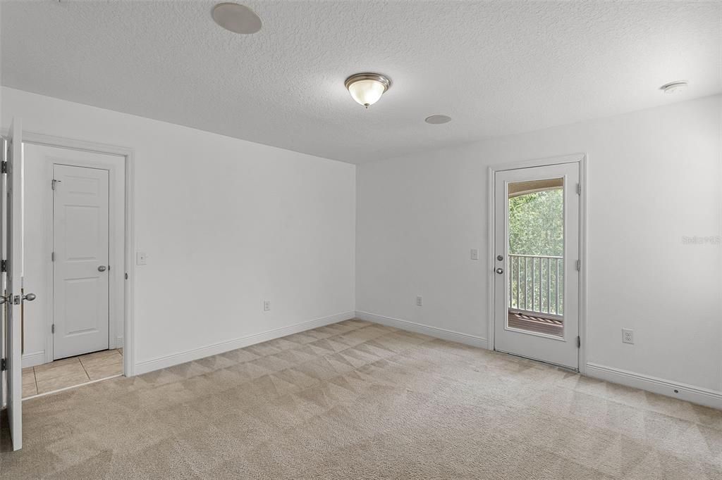 出租: $4,700 (4 贝兹, 3 浴室, 3407 平方英尺)