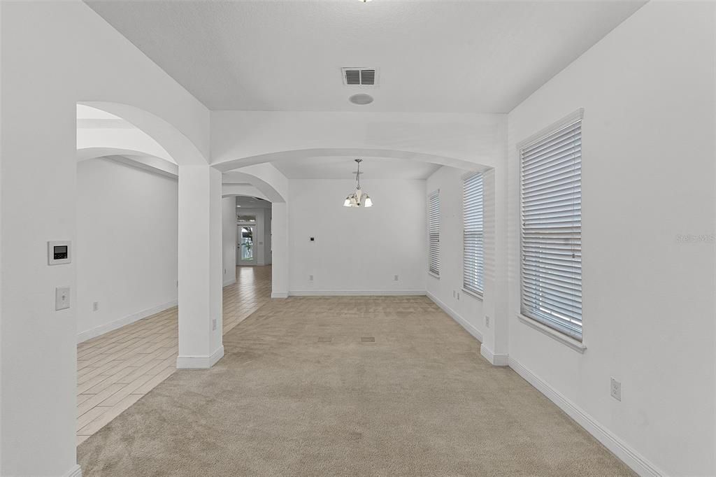 出租: $4,700 (4 贝兹, 3 浴室, 3407 平方英尺)