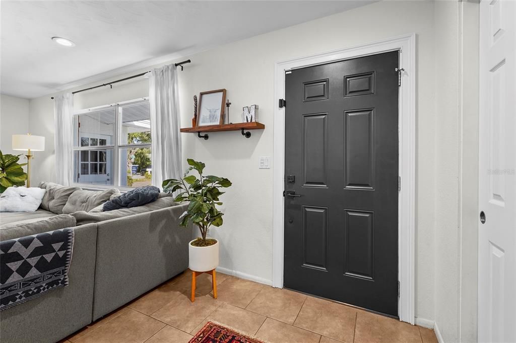 合同活跃: $432,000 (3 贝兹, 2 浴室, 1553 平方英尺)