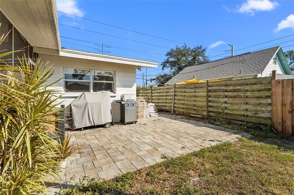 合同活跃: $432,000 (3 贝兹, 2 浴室, 1553 平方英尺)