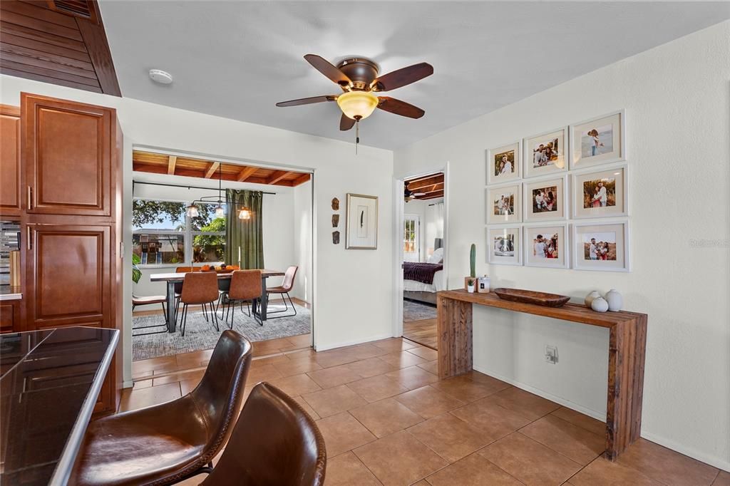 合同活跃: $432,000 (3 贝兹, 2 浴室, 1553 平方英尺)