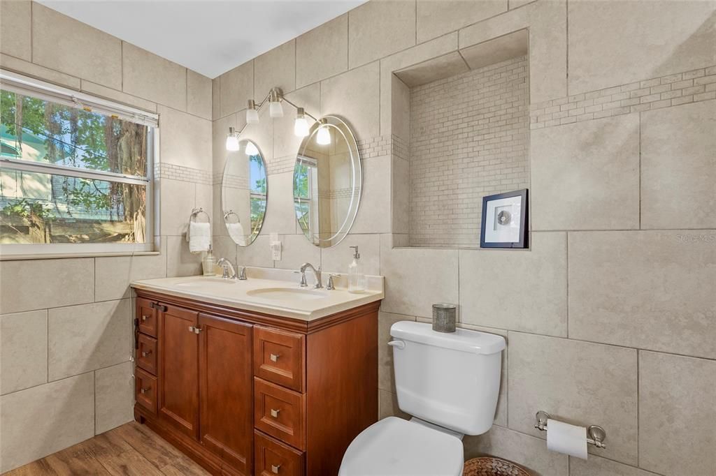 合同活跃: $432,000 (3 贝兹, 2 浴室, 1553 平方英尺)