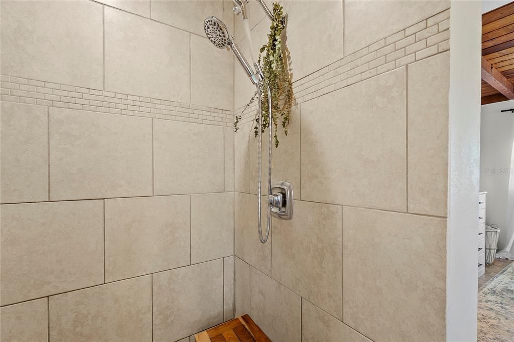 合同活跃: $432,000 (3 贝兹, 2 浴室, 1553 平方英尺)